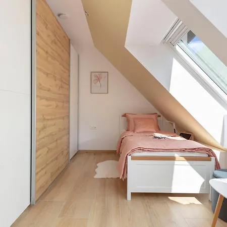 아파트 Apartma Pri Jakobu 포스토이나