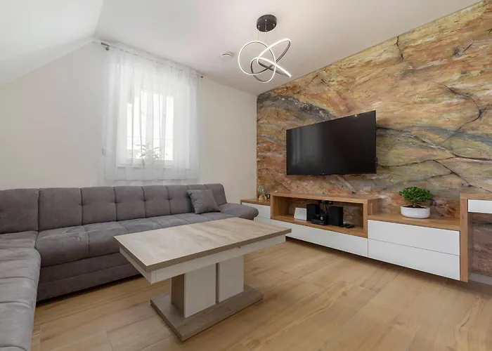 Apartma Pri Jakobu Postumia