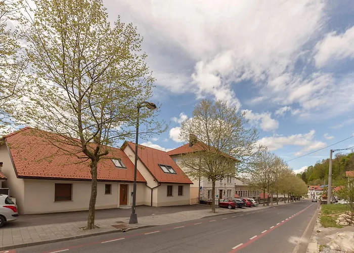 Apartma Pri Jakobu * Postojna